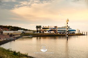 Oost Vlieland veerboot veerdam haven zonsondergang Vlieland foto - fotograaf vlieland - portfolio fotogravlie